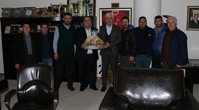 Akhisar Manavlar ve Pazarcılar Esnaf Odası'ndan Belediye Başkanı Salih Hızlı'ya ziyaret