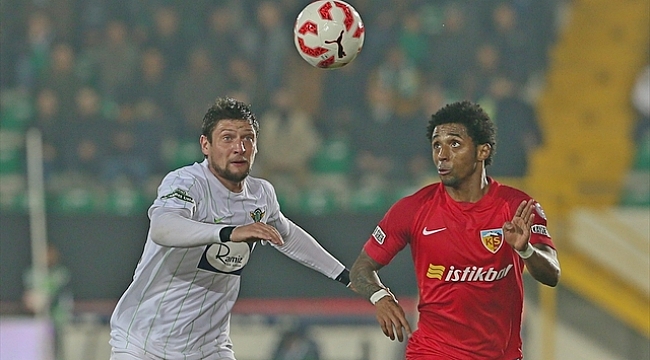 Akhisarspor, yarı final peşinde