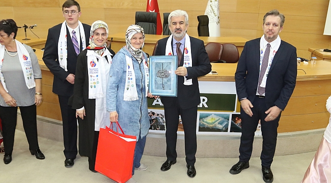 Akhisar Belediye Başkanı Salih Hızlı, Bosnalı kadınları konuk etti