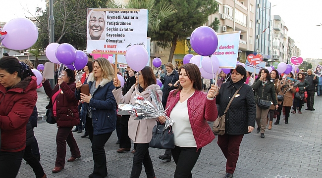 Akhisar da Dünya Emekçi Kadınlar Yürüyüşü yapıldı