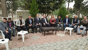 AKHİSAR MHP TEŞKİLATI HUZUREVİ YAŞLI BAKIM VE REHABİLİTASYON MERKEZİNİ ZİYARET ETTİ