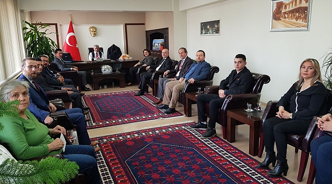 İYİ Parti Akhisar İlçe Başkanlığı, Kaymakam PEKER'i ziyaret etti.