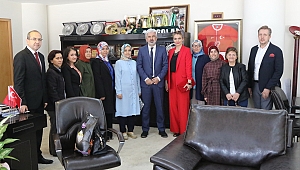AK Parti Kadın Kollarından, Belediye Başkanı Salih Hızlı’ya ziyaret