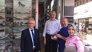Akhisar Ak Parti Kandil Simidi Dağıttı