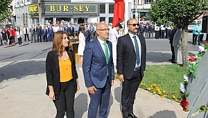 19 MAYIS ÇELENK KOYMA TÖRENİ YAPILDI