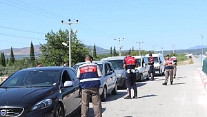 AKHİSAR'DA 37 KAÇAK GÖÇMEN YAKALANDI!