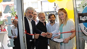 AKHİSAR'DA BİR İLK KUAFÖR VE FOTOĞRAFÇILIK HİZMETİ BİR ARADA