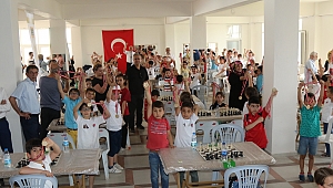 AKHİSAR'DA SATRANÇ DEYİNCE AKLA GELEN KIYASETTİN AYDIN,