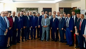 İzmir Medya Platformu İKÇÜ Rektörü Saffet Köse ile buluştu