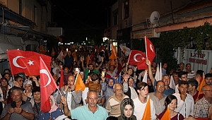 Akhisar da Ak Parti den Coşkulu kutlama