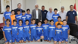 Akhisar Yıldırımspor, şampiyonluk maçı öncesi Belediye Başkanı Salih Hızlı'nın konuğu oldu