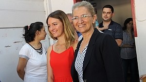 HAYRİYE HACET OYUNU KIZI İLE KULLANDI