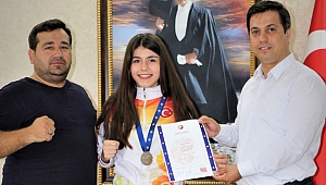 İL Müdürü Öztürk AVRUPA İKİNCİSİNİ ÖDÜLLENDİRDİ