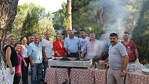 GÜNEY VE YÖNETİMİ ZAFER BAYRAMINDA HUZUR EVİNDE