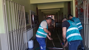 27 Okulun Tadilat Temizlik ve boya İşleri Yaptılar