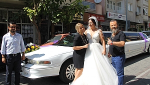 Akhisarlı çiftin gelin arabası görenleri şaşırttı