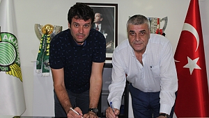 Akhisarspor da Cihat Arslan İmzaladı