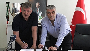 Akhisarspor, Teknik Direktör Safet Susic ile yollarını ayırdı.