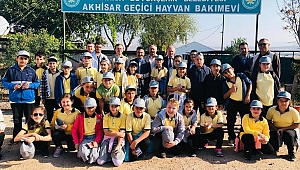 AKHİSAR 'DA 6 EYLÜL ÖĞRENCİLERİ CAN DOSTLARINI YALNIZ BIRAKMADI