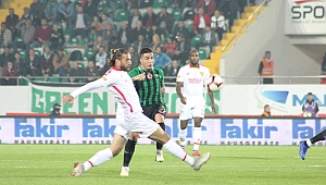 Akhisar Nefes Aldı 1-0