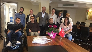 Akhisarlı engelliler ve ailelerinden Abdurrahman Yılmaz'a teşekkür ziyareti..