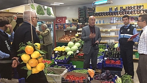 Akhisar'da Manav, Market ve Pazar yerlerinde Denetim