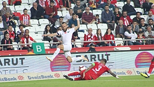 Akhisar Antalya dan 3 Puan Çıkardı