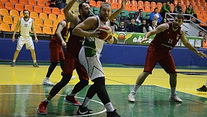 AKHİSAR BASKETTE ELİNE GEÇEN FIRSATI KAÇIRDI