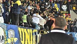 AKHİSAR'DA FENERBAHÇE TRİBÜNÜNDE KAN AKTI