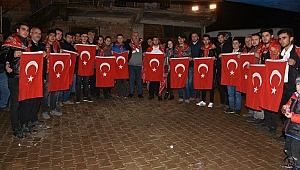 AKHİSAR MHP YÖNETİMİ PEKMEZCİLİ GENÇLERİ ASKERE UĞURLADILAR