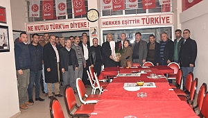 MUHTARLAR MHP Yİ ZİYARET ETTİ