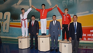 Okullararası Teakwondo ödülleri sahiplerini buldu