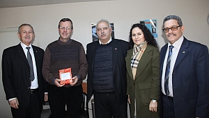 MHP İlçe Başkanı Ahmet Namal ve Yönetimi Akhisar Medya' nın Gazeteciler Gününü kutladı