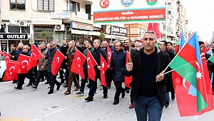 SARIKAMIŞ ŞEHİTLERİ MANİSA'DA 104 METRE UZUNLUĞUNDA DEV TÜRK BAYRAĞI İLE ANILDI