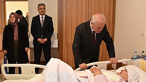 BAŞKAN TULUP'TAN 14 ŞUBAT SEVGİLİLER GÜNÜNDE HASTALARA MORAL ZİYARETİ