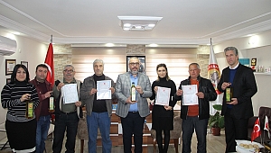 ODANIN İLK ZEYTİN YAĞI HASADI BASINA