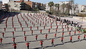 300 ÖĞRENCİ BİR ARADA HARMANDALI OYNADI