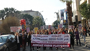 AKHİSAR DA KADINLAR YÜRÜDÜ