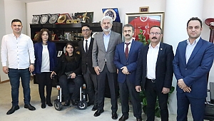 Akhisar Kent Konseyi Yürütme Kurulundan Belediye Başkanı Salih Hızlı’ya ziyaret