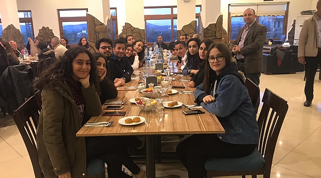 Cem Evi Yönetimden Gençlere Yemek jesti
