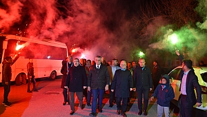 ERYÜKSEL HACIİSHAKLI LARLA BİR ARAYA GELDİ