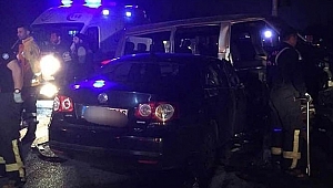 Minibüs ile otomobil çarpıştı: 7 yaralı