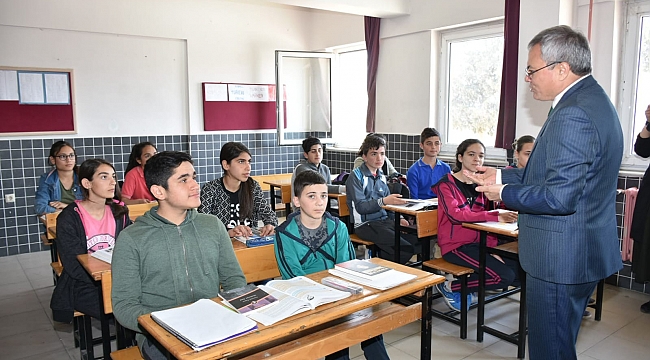 VALİ DENİZ AKHİSAR'DA TEMASLARDA BULUNDU
