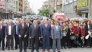 23 NİSAN ÇELENK KOYMA TÖRENİ YAPILDI