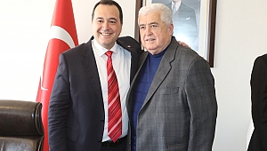 Akhisar Belediye Başkanı Besim Dutlulu, ilk gün tebrikleri kabul etti