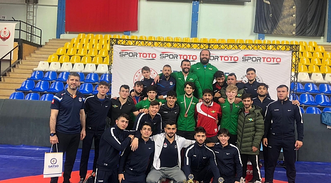 Akhisar Belediyespor genç güreşçileri tarih yazdı