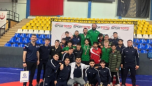 Akhisar Belediyespor genç güreşçileri tarih yazdı
