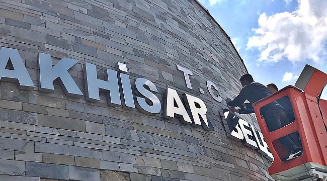 Başkan Dutlulu, Akhisar Belediyesi’ne T.C. ibaresi ekletti