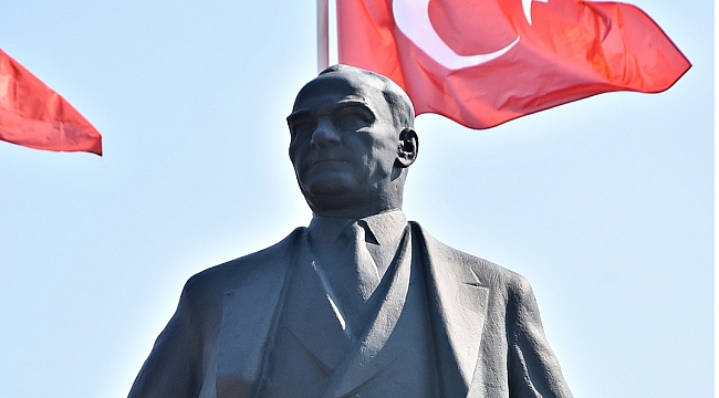 Başkan Dutlulu, 'Atatürk Anıtı'nı' yeniletiyor