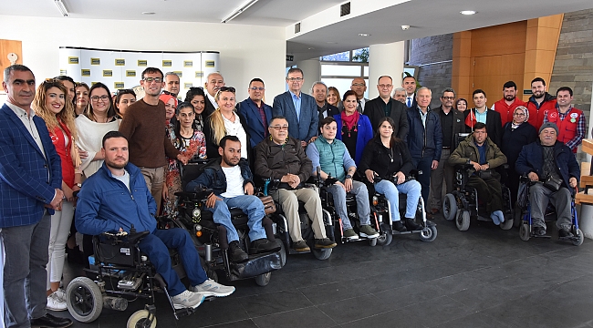 Engelsiz eller hediyelik eşya sergisi açıldı